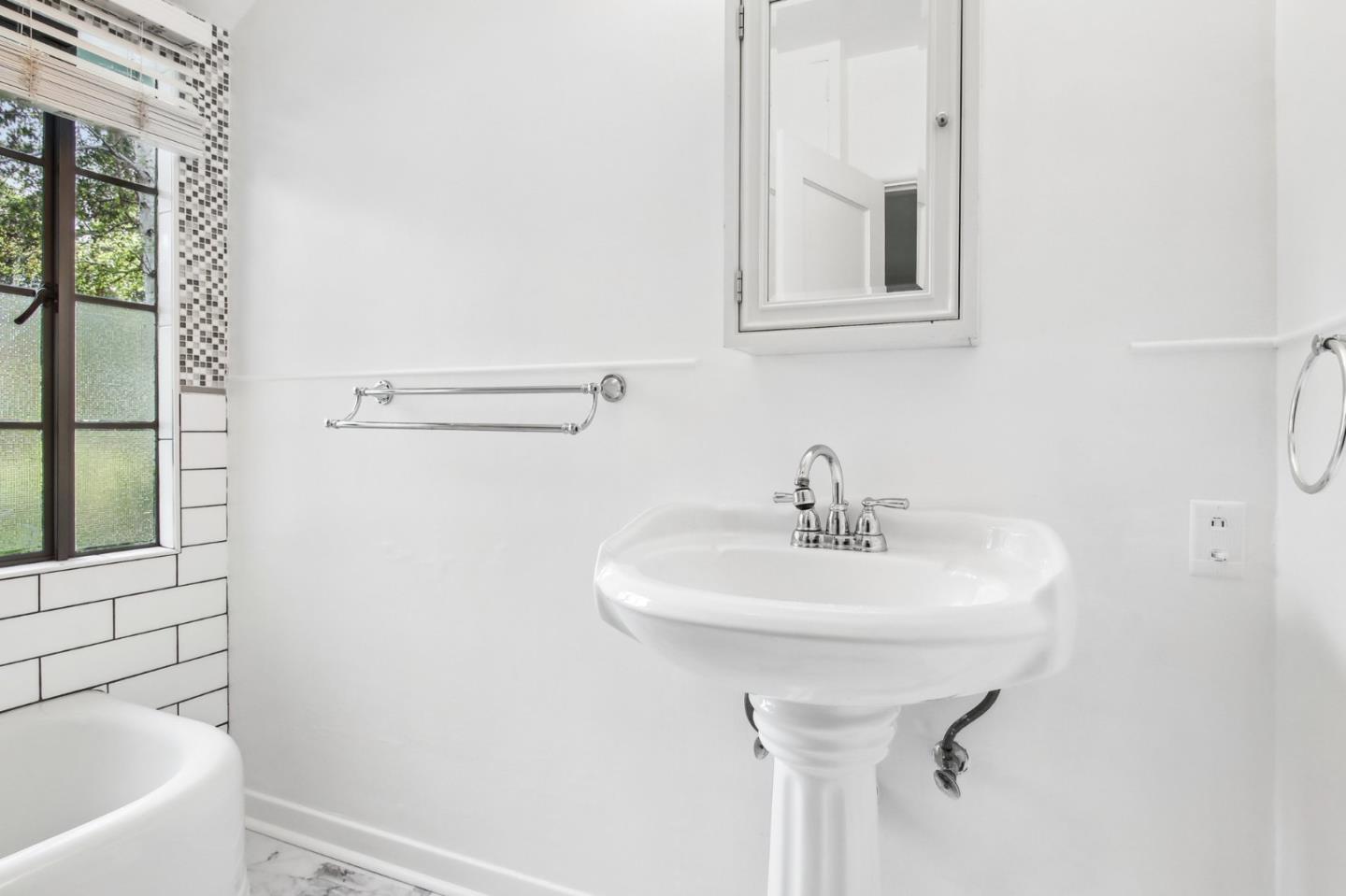 Detail Gallery Image 59 of 81 For 1040 Creek Dr, Menlo Park,  CA 94025 - 4 Beds | 2 Baths