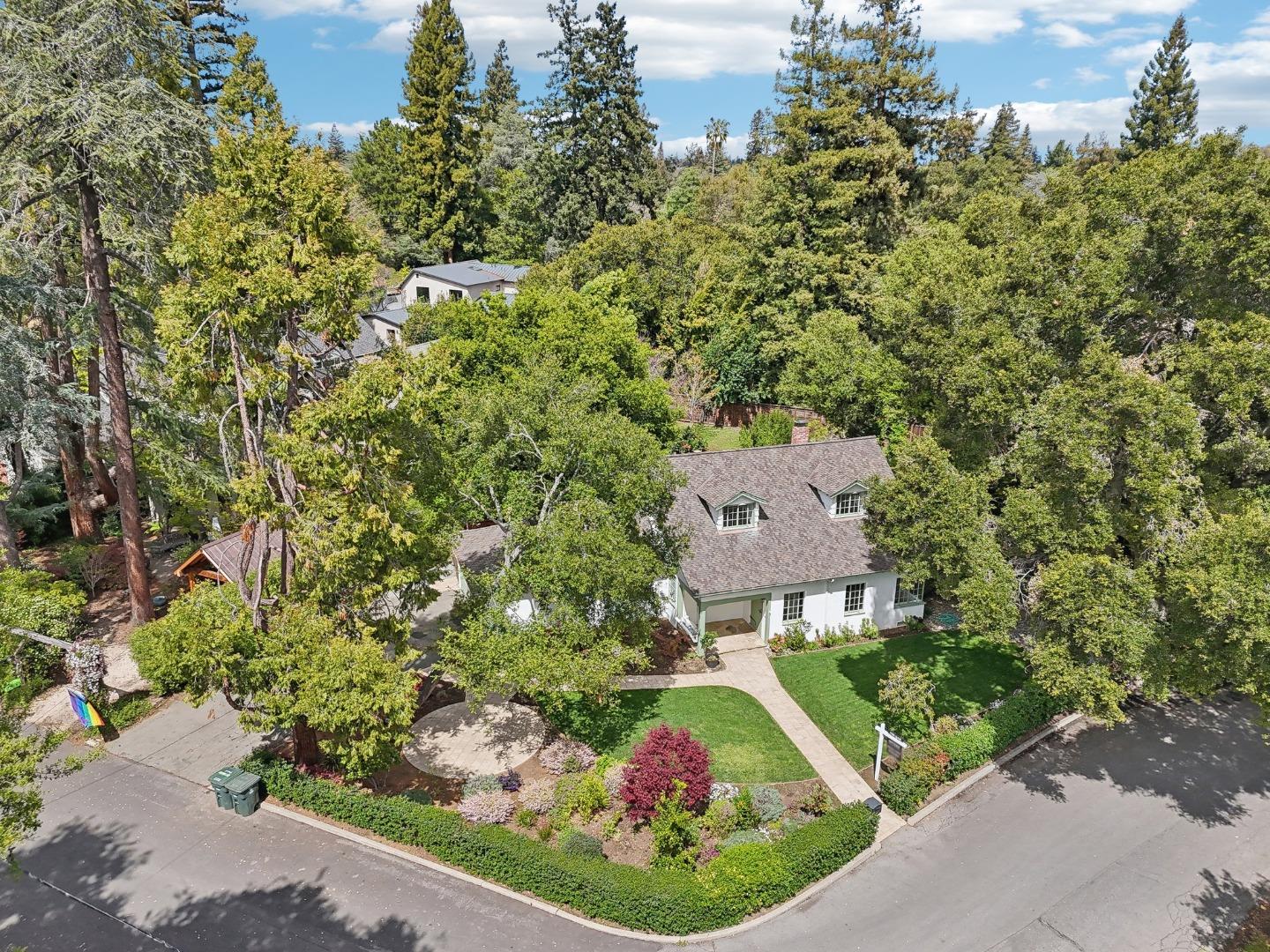 Detail Gallery Image 6 of 81 For 1040 Creek Dr, Menlo Park,  CA 94025 - 4 Beds | 2 Baths