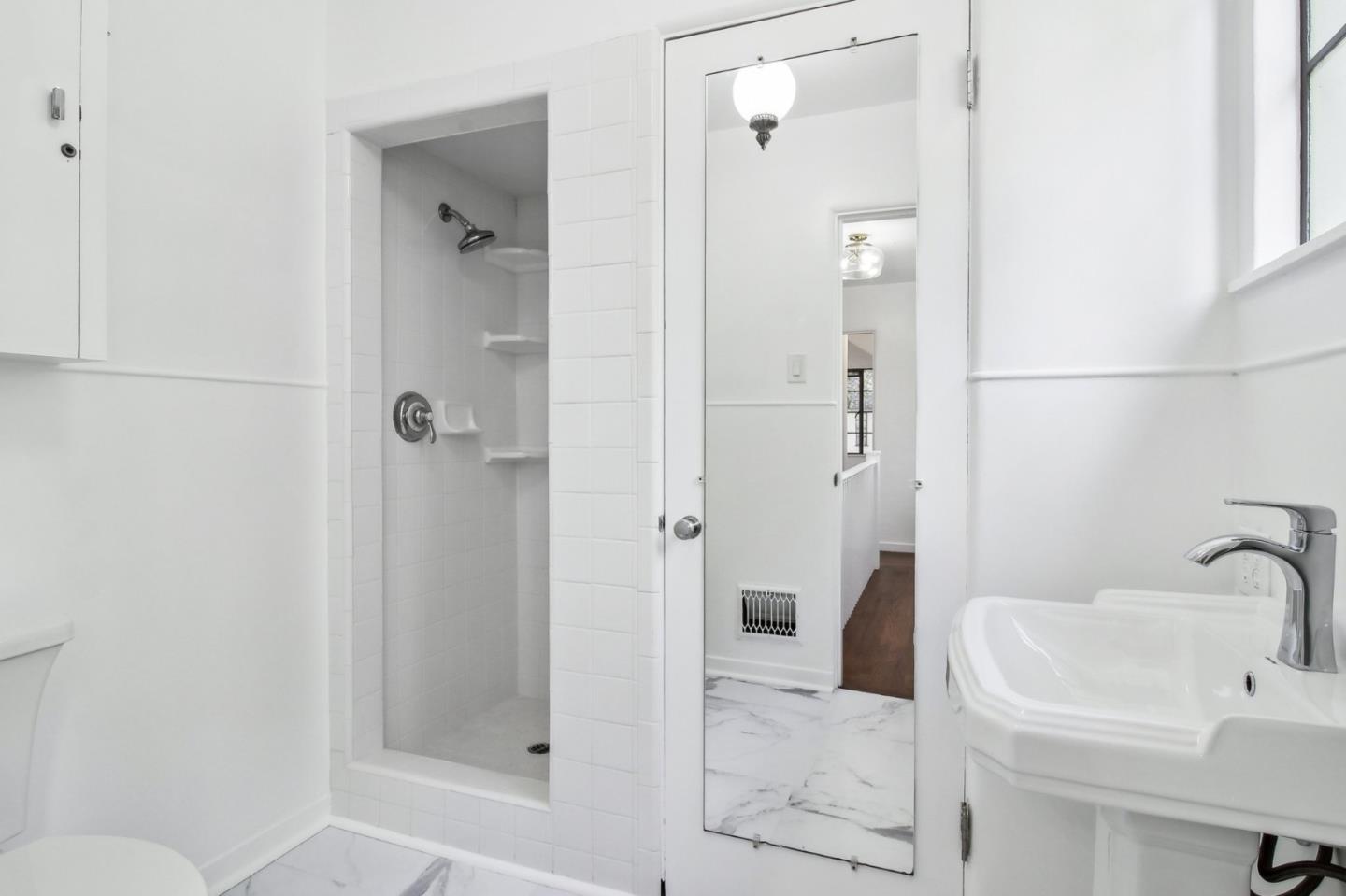 Detail Gallery Image 63 of 81 For 1040 Creek Dr, Menlo Park,  CA 94025 - 4 Beds | 2 Baths