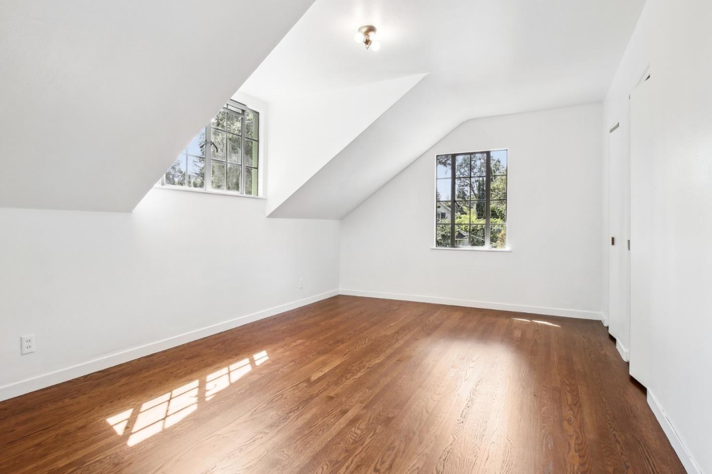 Detail Gallery Image 65 of 81 For 1040 Creek Dr, Menlo Park,  CA 94025 - 4 Beds | 2 Baths