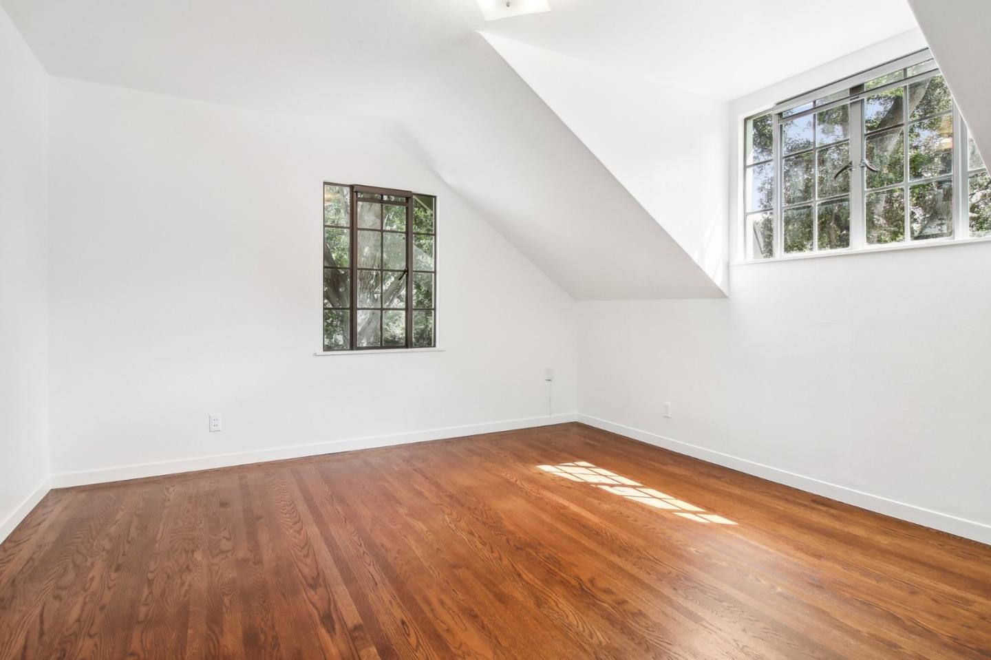 Detail Gallery Image 69 of 81 For 1040 Creek Dr, Menlo Park,  CA 94025 - 4 Beds | 2 Baths