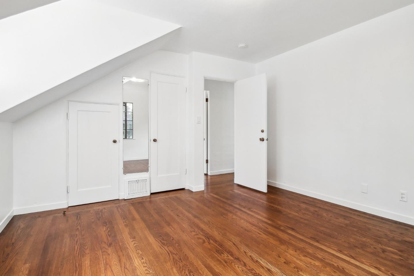 Detail Gallery Image 70 of 81 For 1040 Creek Dr, Menlo Park,  CA 94025 - 4 Beds | 2 Baths