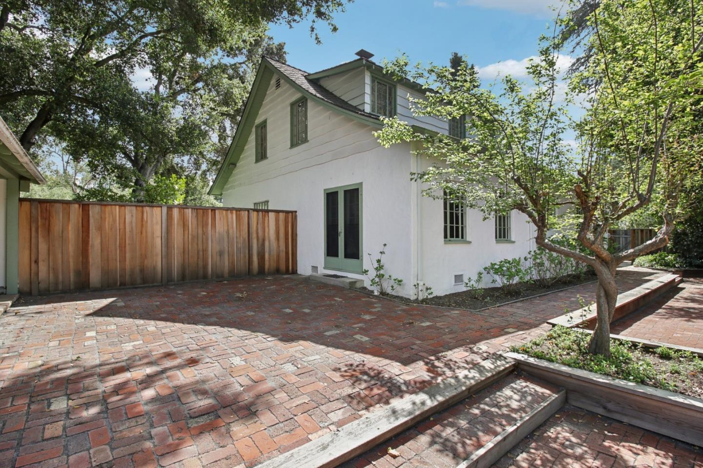 Detail Gallery Image 74 of 81 For 1040 Creek Dr, Menlo Park,  CA 94025 - 4 Beds | 2 Baths