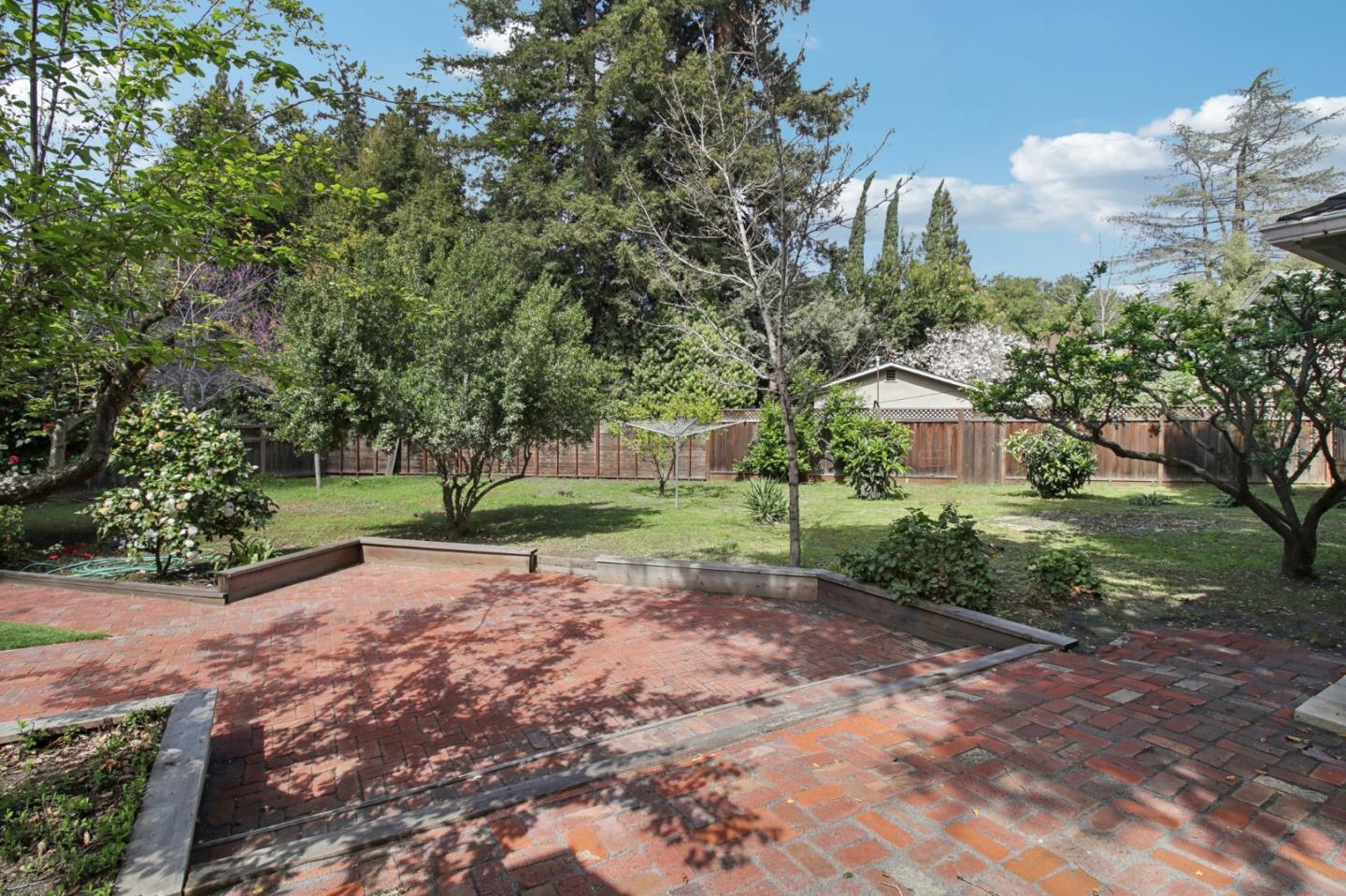 Detail Gallery Image 75 of 81 For 1040 Creek Dr, Menlo Park,  CA 94025 - 4 Beds | 2 Baths