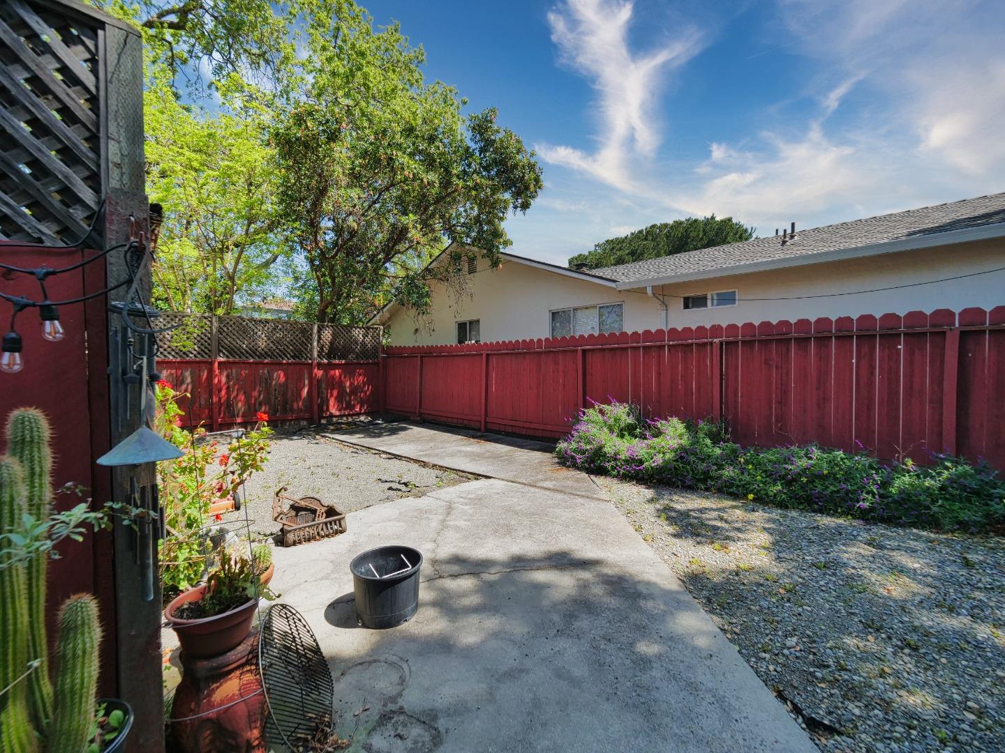 Detail Gallery Image 12 of 17 For 1105 Sanchez Way, Redwood City,  CA 94061 - – Beds | – Baths