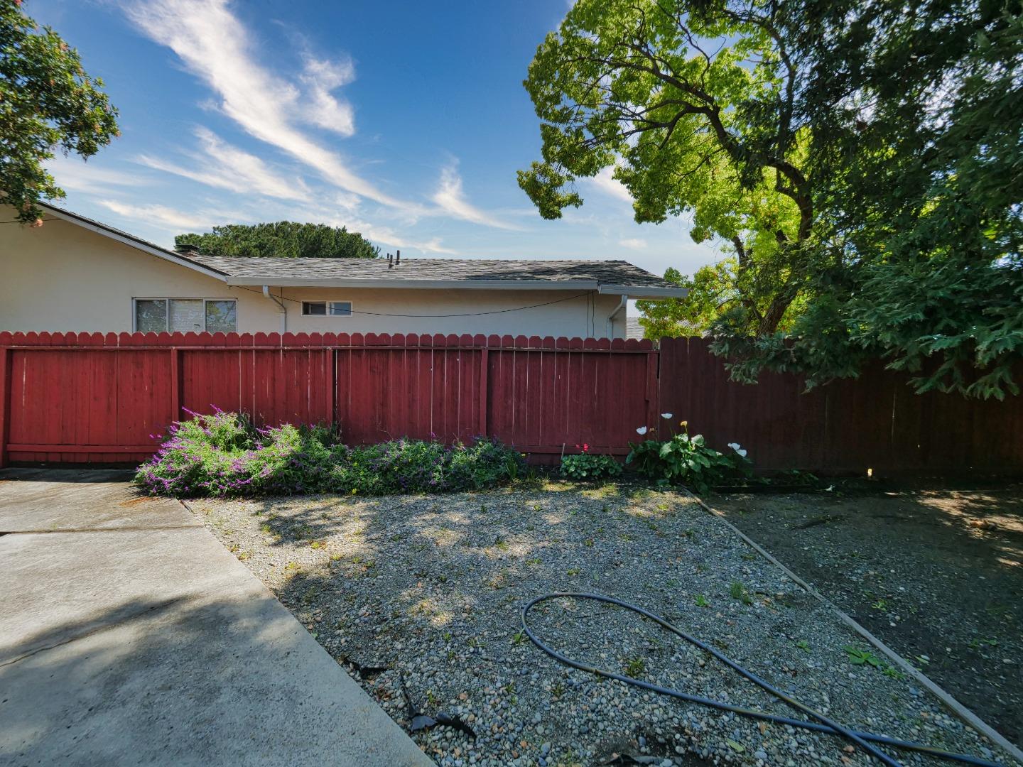 Detail Gallery Image 13 of 17 For 1105 Sanchez Way, Redwood City,  CA 94061 - – Beds | – Baths