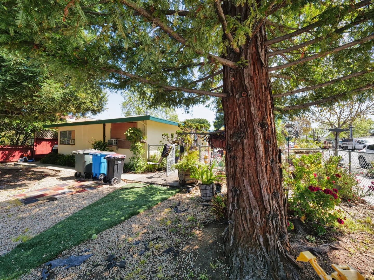 Detail Gallery Image 9 of 17 For 1105 Sanchez Way, Redwood City,  CA 94061 - – Beds | – Baths