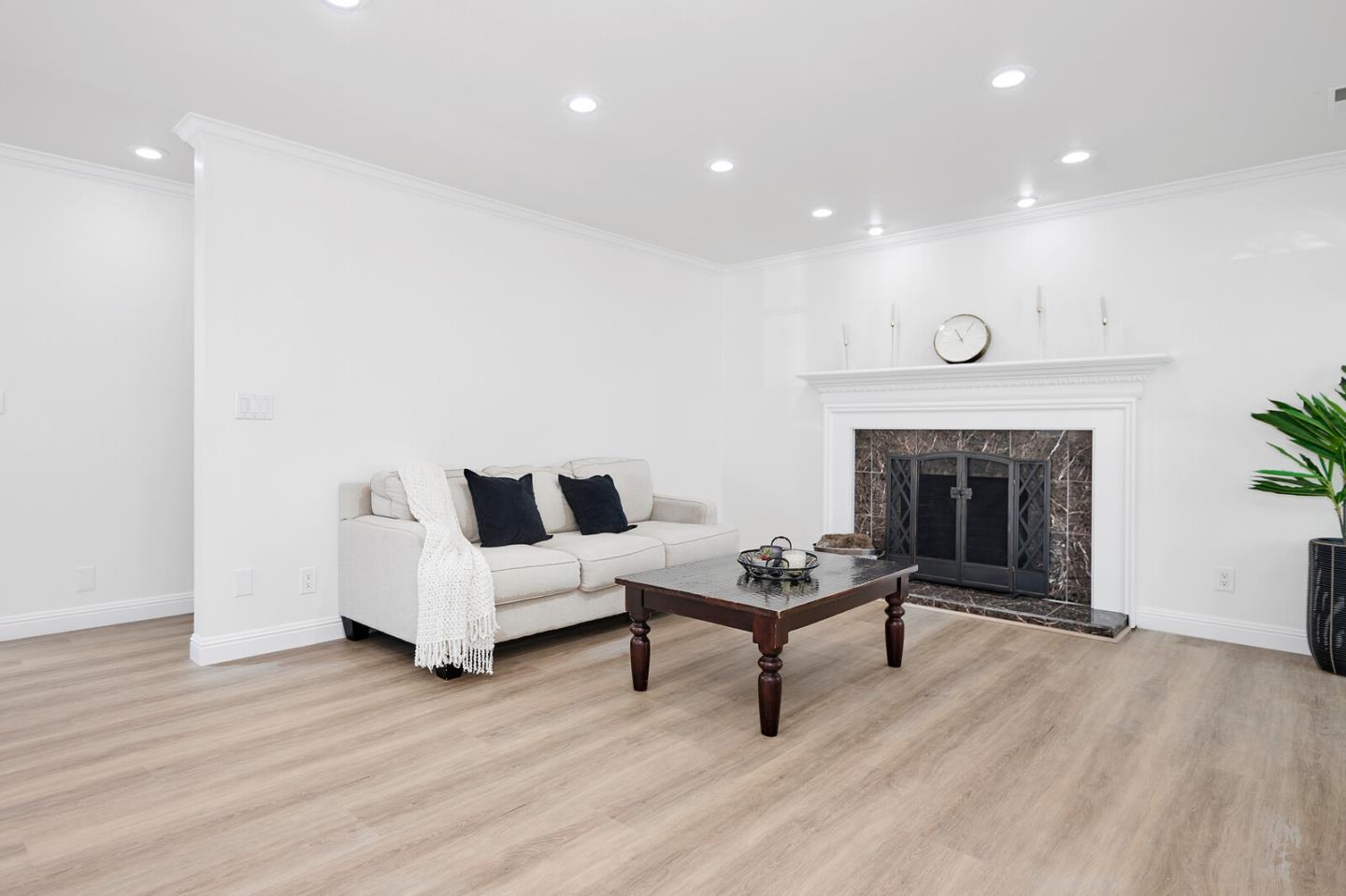 Detail Gallery Image 2 of 24 For 873 Newman Dr, South San Francisco,  CA 94080 - 3 Beds | 2 Baths