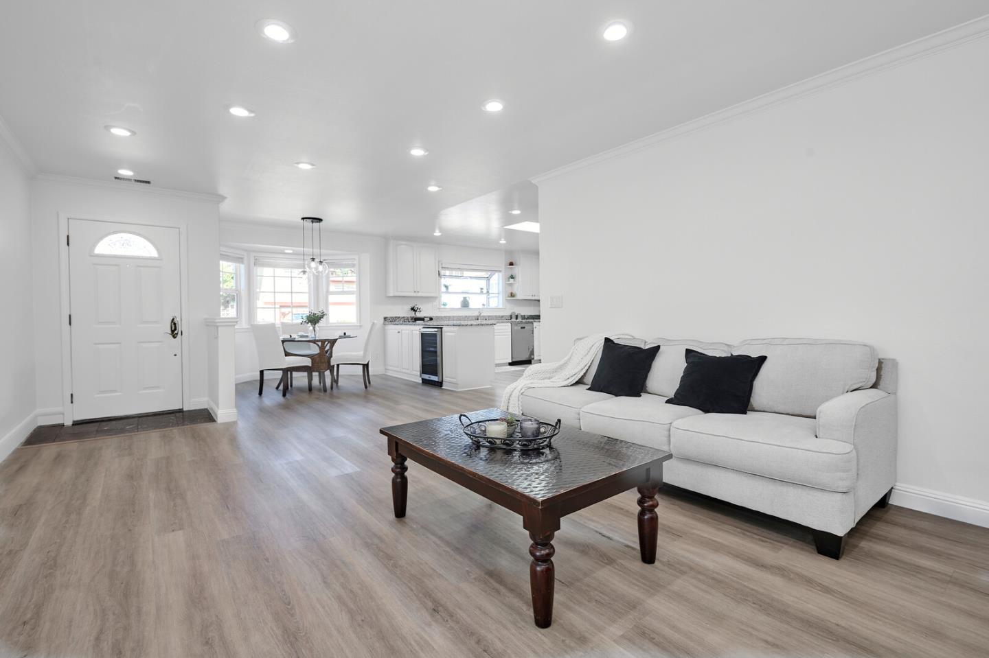 Detail Gallery Image 3 of 24 For 873 Newman Dr, South San Francisco,  CA 94080 - 3 Beds | 2 Baths