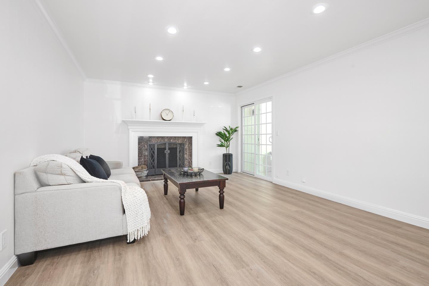 Detail Gallery Image 4 of 24 For 873 Newman Dr, South San Francisco,  CA 94080 - 3 Beds | 2 Baths