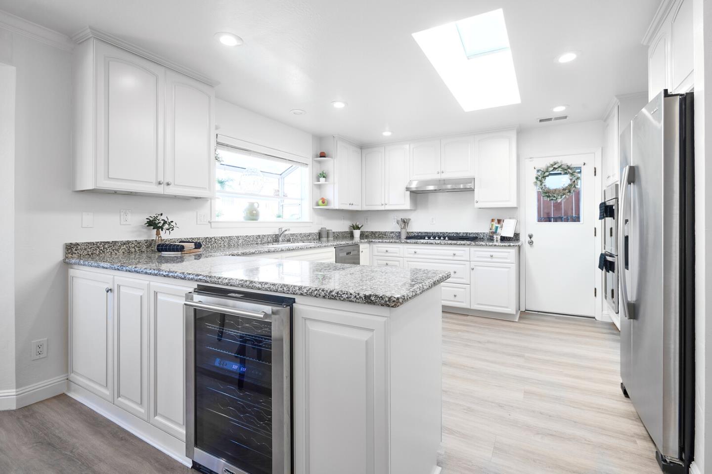 Detail Gallery Image 9 of 24 For 873 Newman Dr, South San Francisco,  CA 94080 - 3 Beds | 2 Baths