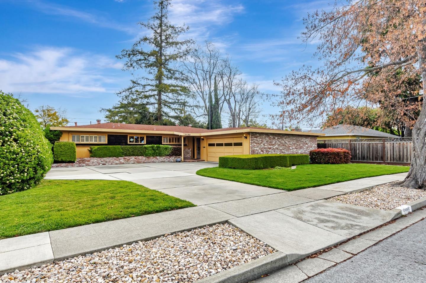 Detail Gallery Image 2 of 49 For 2590 Gerald Way, San Jose,  CA 95125 - 3 Beds | 2/1 Baths