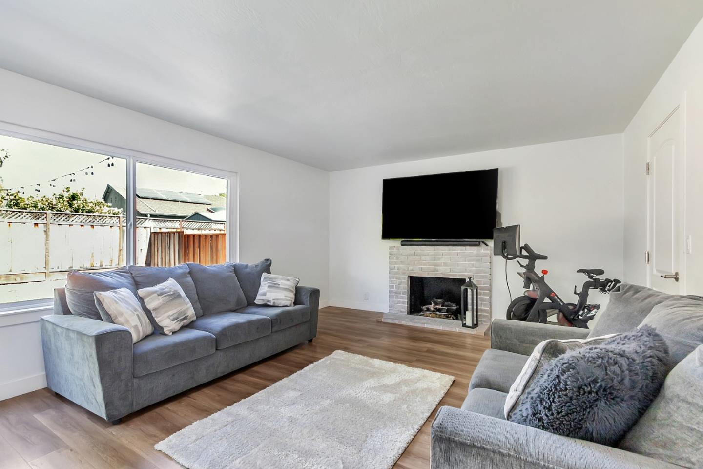 Detail Gallery Image 11 of 35 For 6142 Springer Way, San Jose,  CA 95123 - 5 Beds | 2/1 Baths