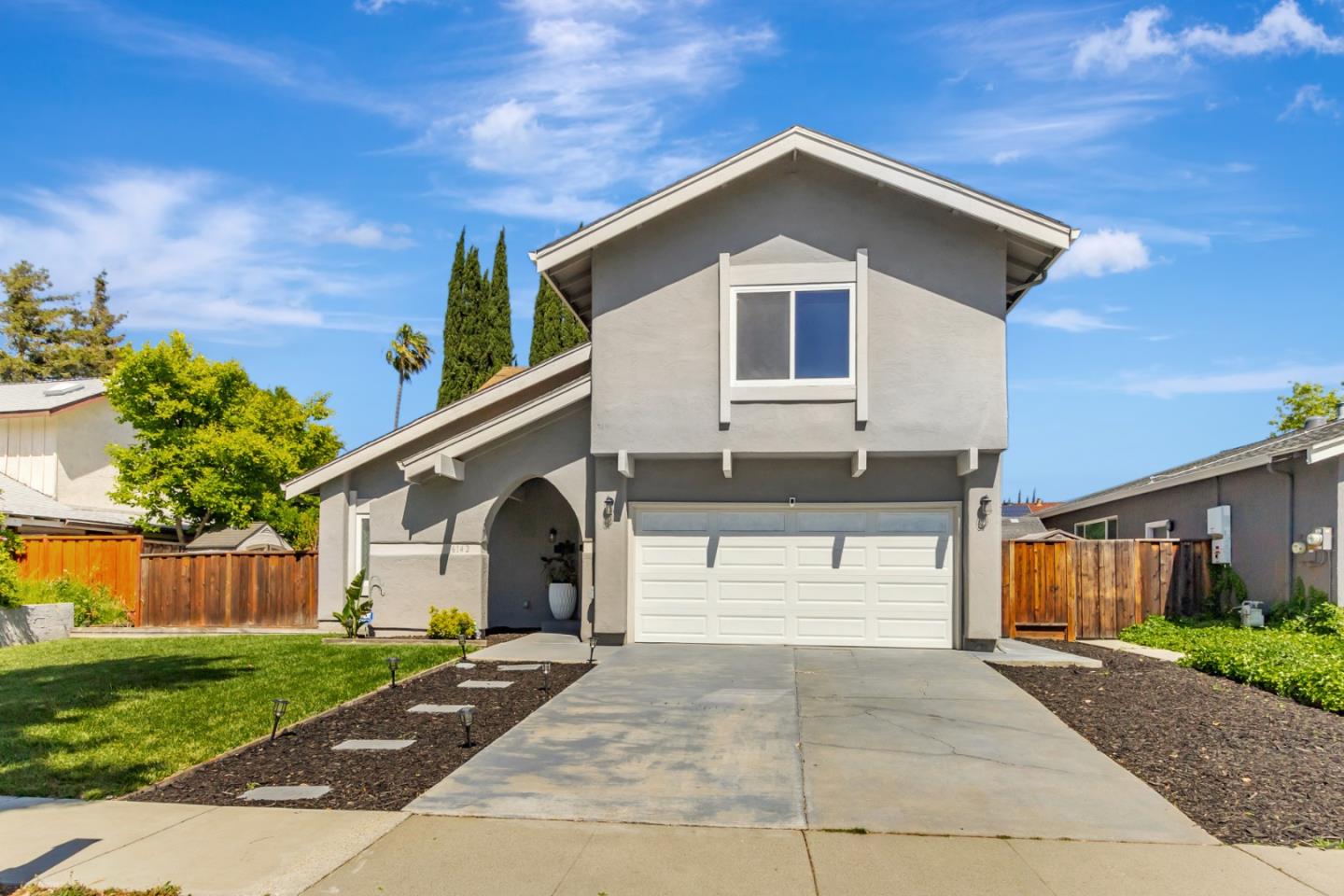 Detail Gallery Image 3 of 35 For 6142 Springer Way, San Jose,  CA 95123 - 5 Beds | 2/1 Baths