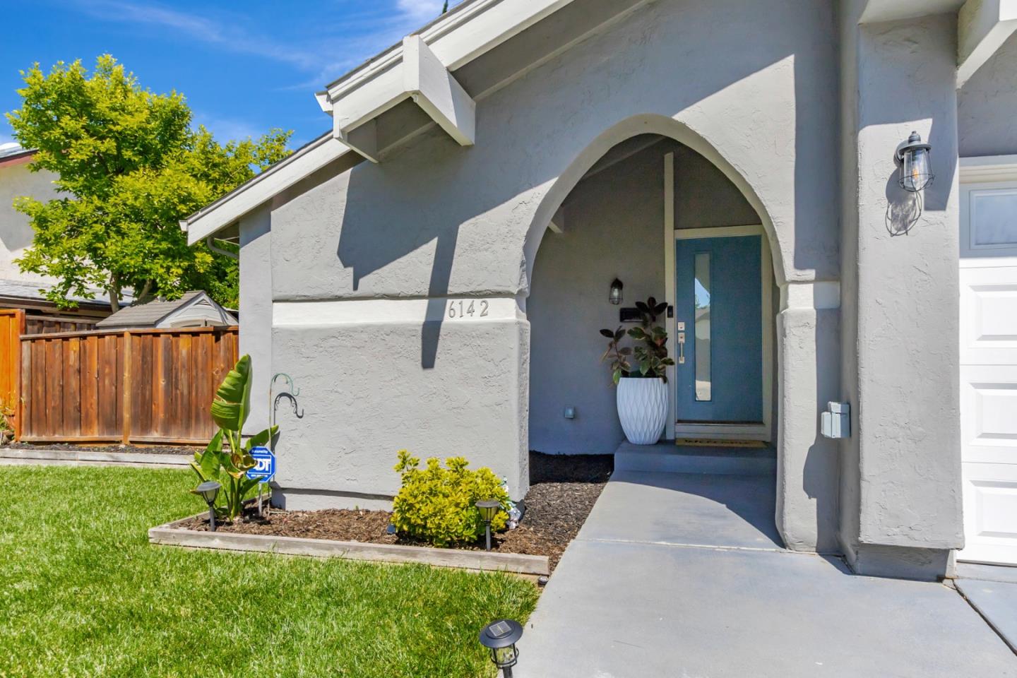Detail Gallery Image 4 of 35 For 6142 Springer Way, San Jose,  CA 95123 - 5 Beds | 2/1 Baths