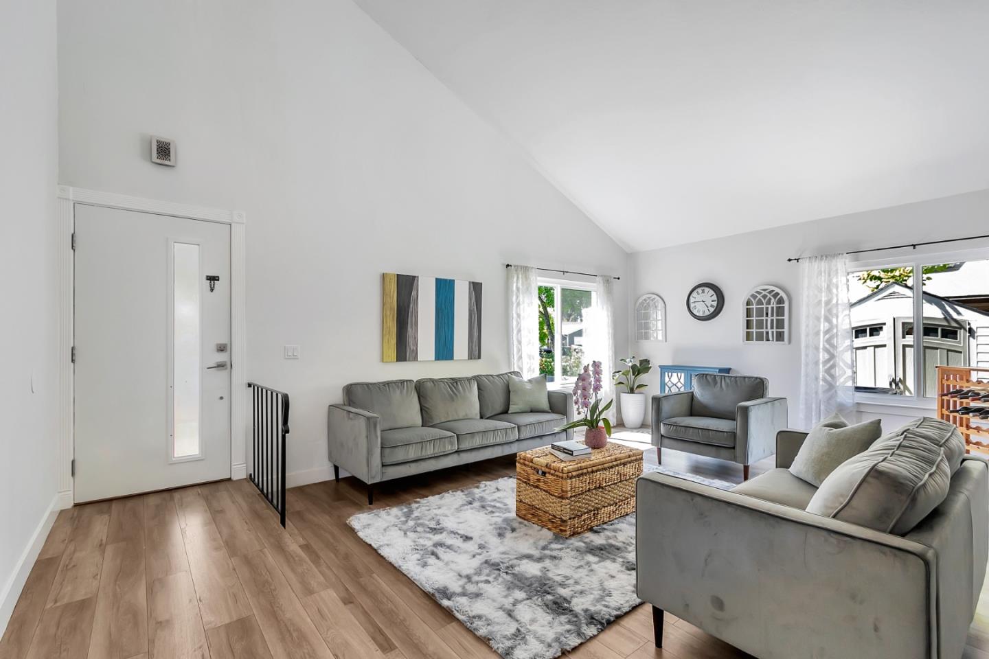 Detail Gallery Image 8 of 35 For 6142 Springer Way, San Jose,  CA 95123 - 5 Beds | 2/1 Baths