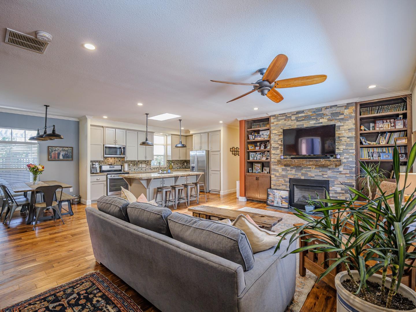 Detail Gallery Image 6 of 39 For 2655 Brommer St #57,  Santa Cruz,  CA 95062 - 3 Beds | 2 Baths