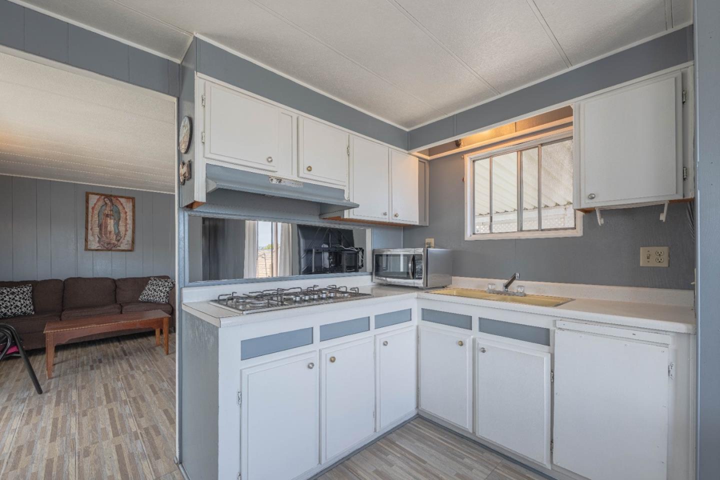 Detail Gallery Image 10 of 22 For 55 San Juan Grade #16,  Salinas,  CA 93906 - 2 Beds | 1 Baths