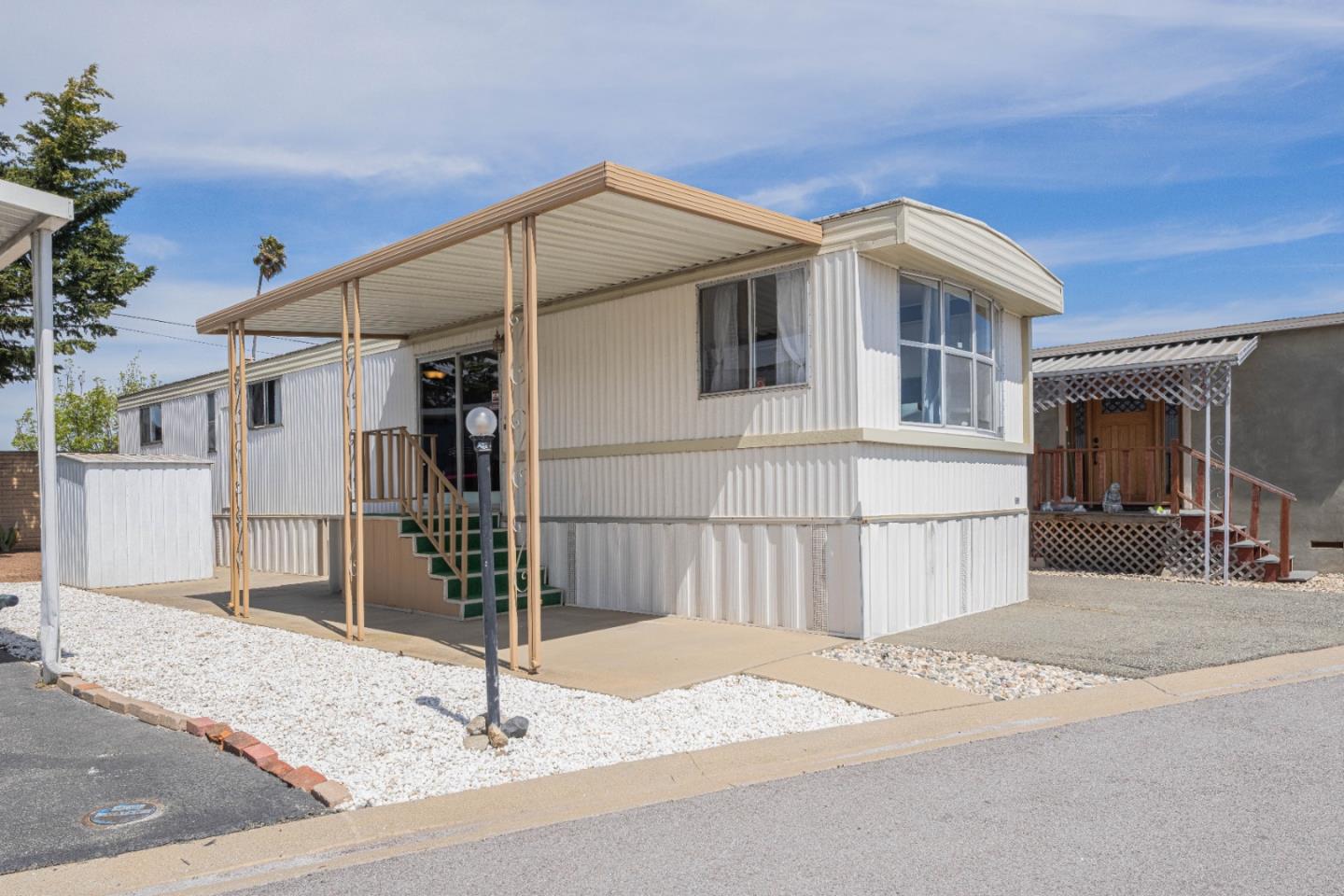 Detail Gallery Image 3 of 22 For 55 San Juan Grade #16,  Salinas,  CA 93906 - 2 Beds | 1 Baths