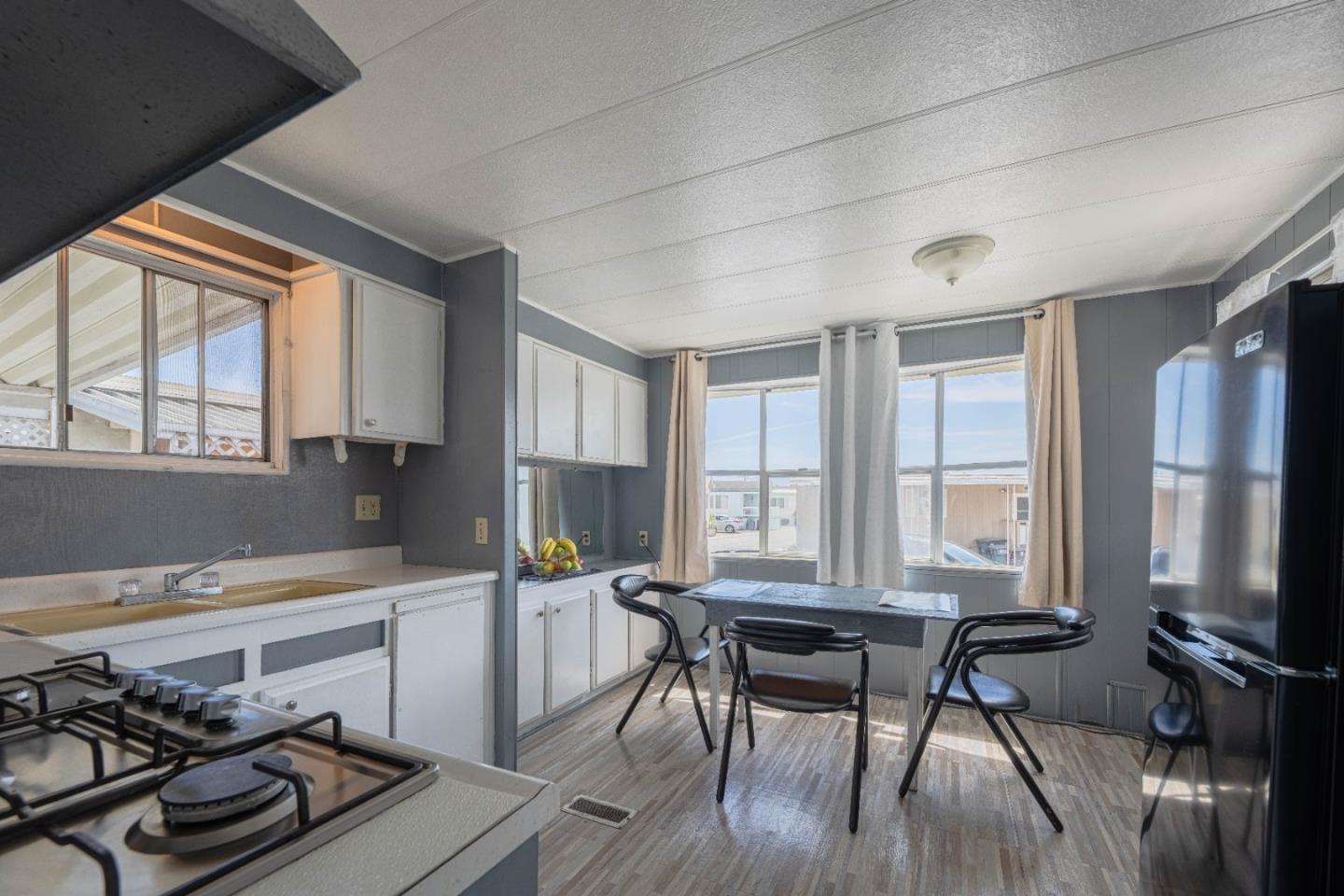 Detail Gallery Image 8 of 22 For 55 San Juan Grade #16,  Salinas,  CA 93906 - 2 Beds | 1 Baths
