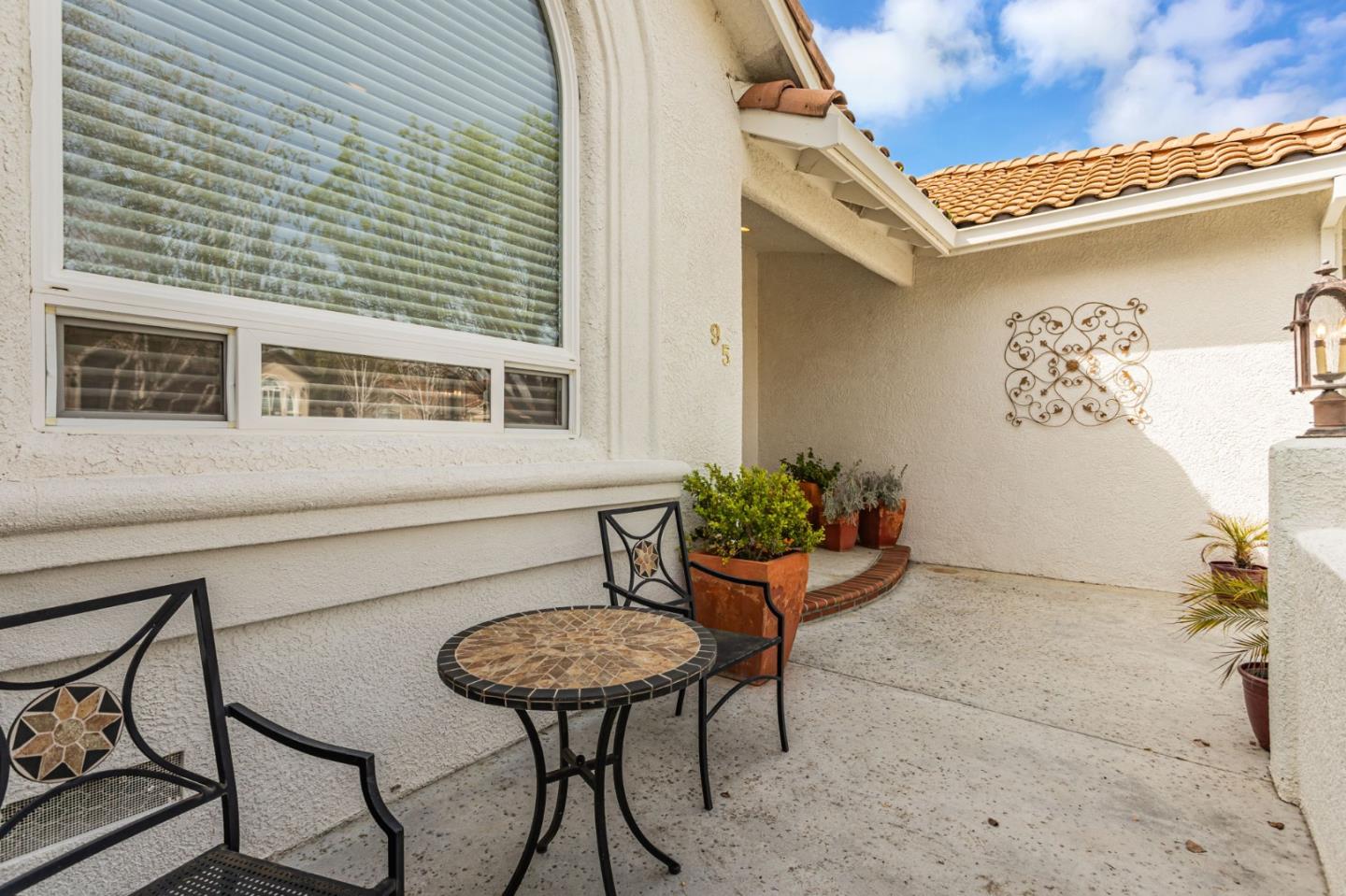 Detail Gallery Image 4 of 52 For 95 Marcus Ct, Hollister,  CA 95023 - 4 Beds | 3 Baths