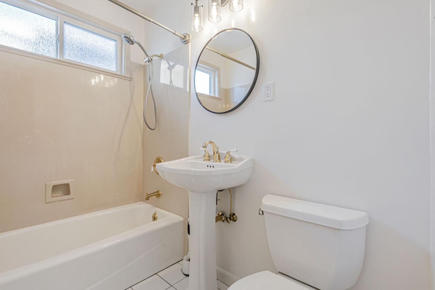 Detail Gallery Image 13 of 47 For 921 Newman Dr, South San Francisco,  CA 94080 - 4 Beds | 2 Baths