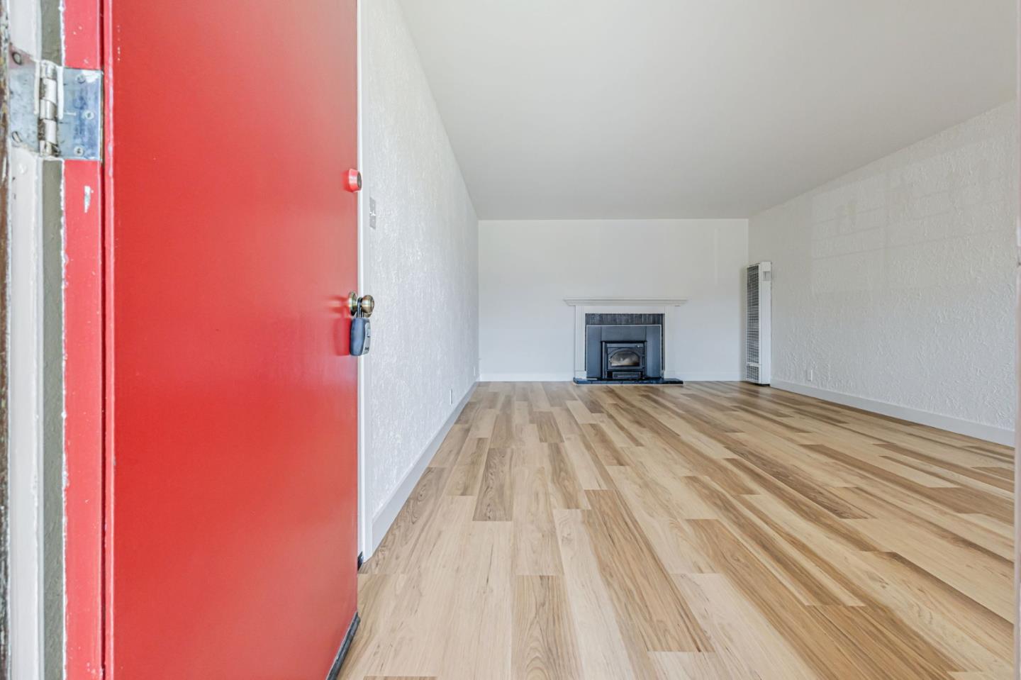 Detail Gallery Image 2 of 47 For 921 Newman Dr, South San Francisco,  CA 94080 - 4 Beds | 2 Baths
