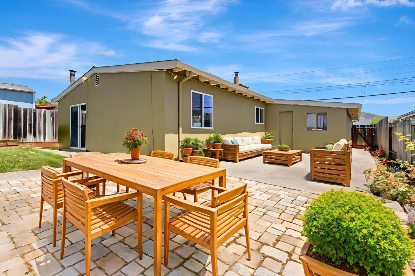 Detail Gallery Image 30 of 47 For 921 Newman Dr, South San Francisco,  CA 94080 - 4 Beds | 2 Baths
