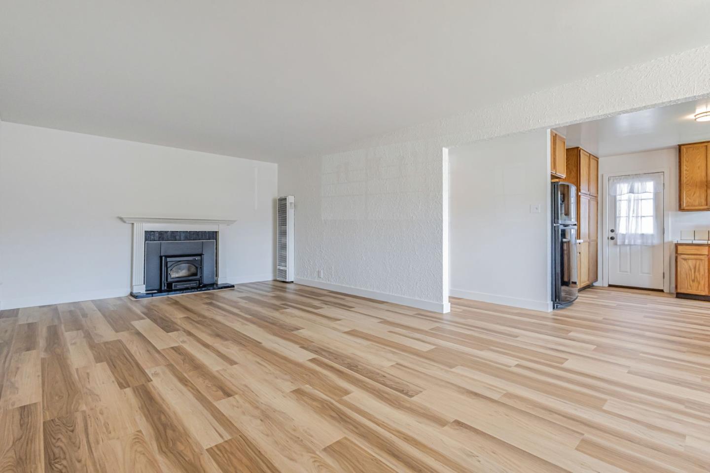 Detail Gallery Image 4 of 47 For 921 Newman Dr, South San Francisco,  CA 94080 - 4 Beds | 2 Baths