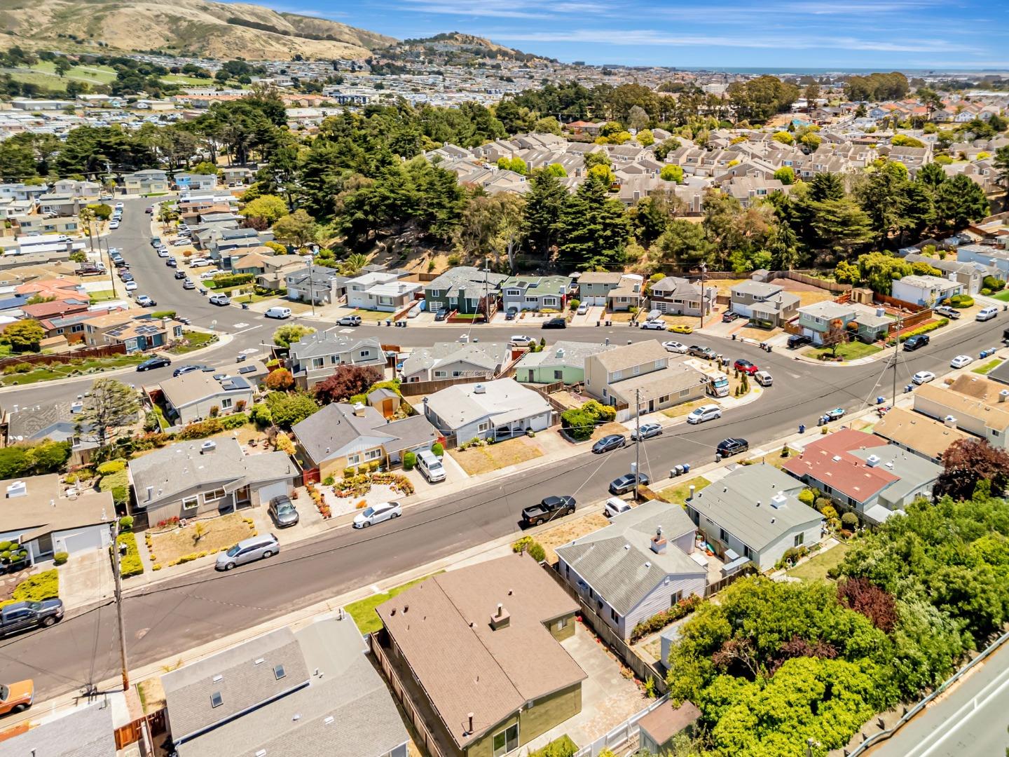 Detail Gallery Image 45 of 47 For 921 Newman Dr, South San Francisco,  CA 94080 - 4 Beds | 2 Baths