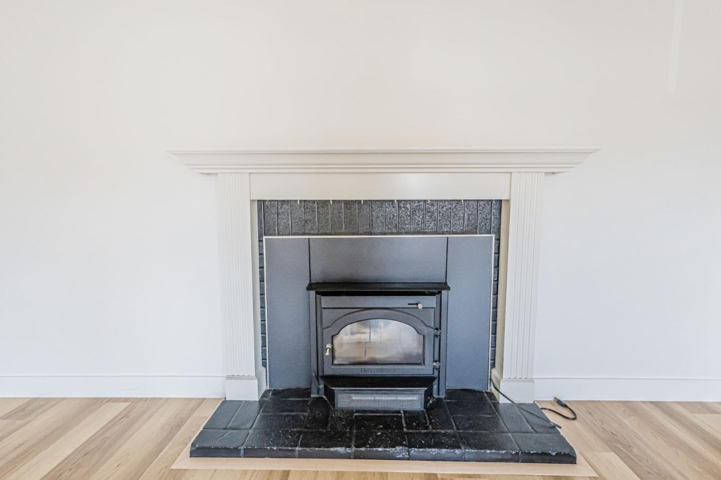 Detail Gallery Image 5 of 47 For 921 Newman Dr, South San Francisco,  CA 94080 - 4 Beds | 2 Baths