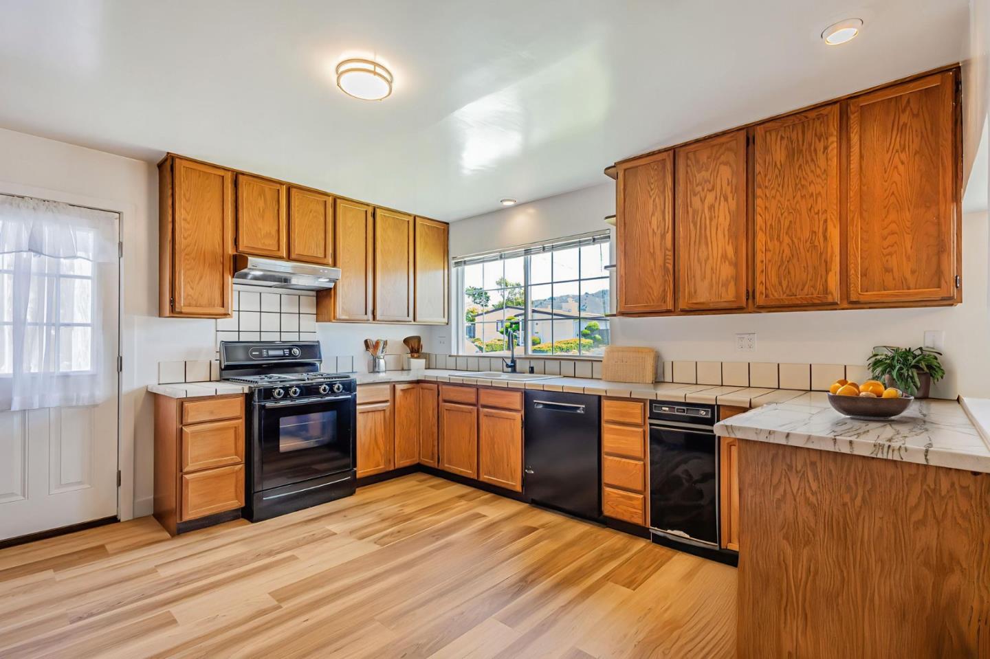 Detail Gallery Image 7 of 47 For 921 Newman Dr, South San Francisco,  CA 94080 - 4 Beds | 2 Baths