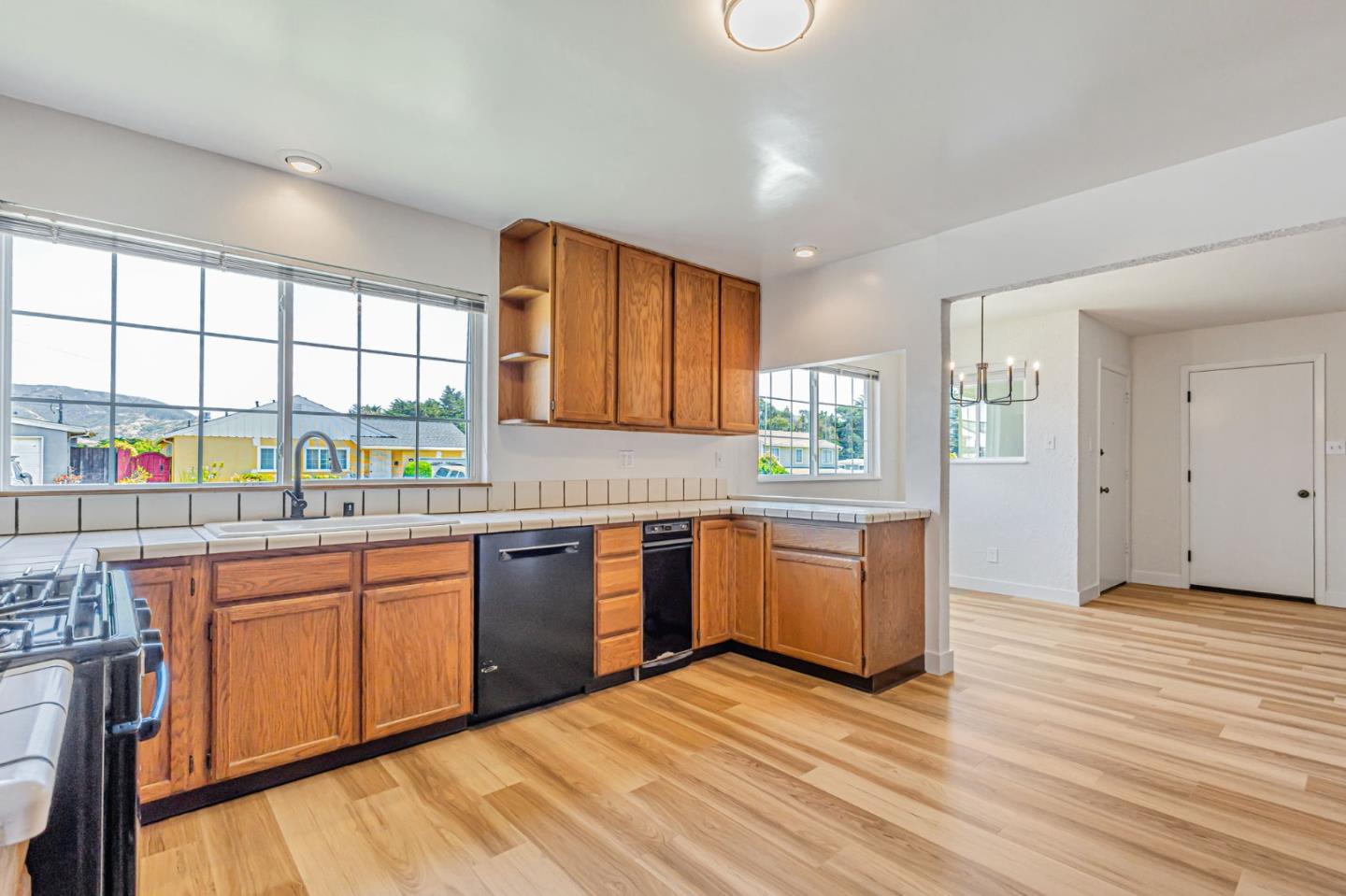 Detail Gallery Image 9 of 47 For 921 Newman Dr, South San Francisco,  CA 94080 - 4 Beds | 2 Baths