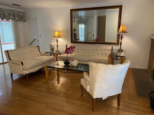 Detail Gallery Image 2 of 8 For 212 Iris Dr, Salinas,  CA 93906 - 3 Beds | 2 Baths