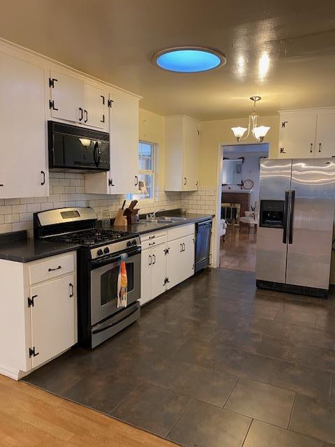 Detail Gallery Image 4 of 8 For 212 Iris Dr, Salinas,  CA 93906 - 3 Beds | 2 Baths