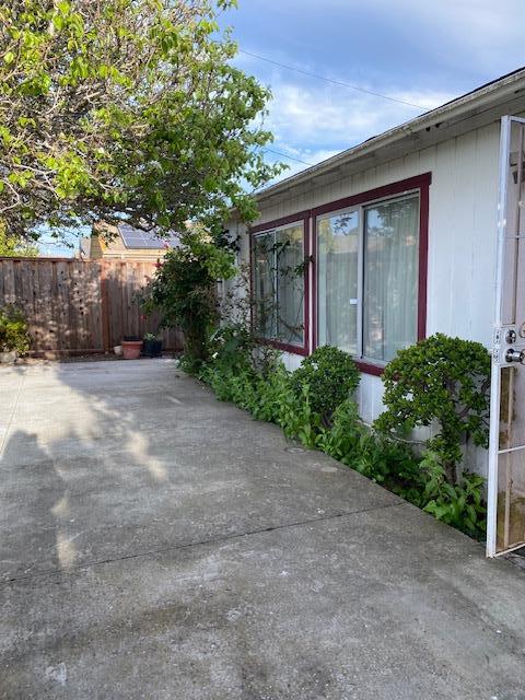 Detail Gallery Image 7 of 8 For 212 Iris Dr, Salinas,  CA 93906 - 3 Beds | 2 Baths