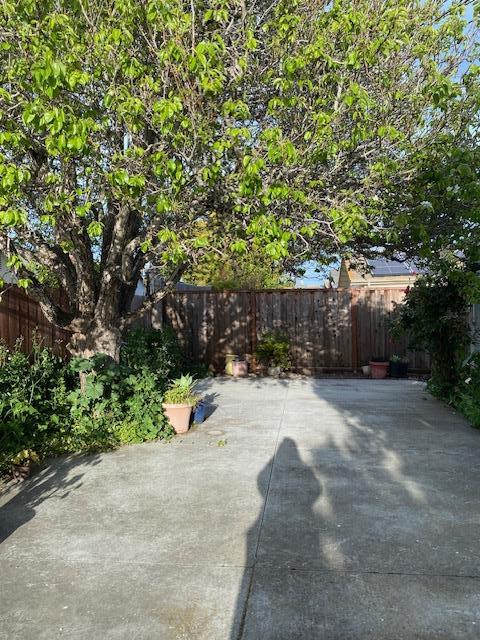 Detail Gallery Image 8 of 8 For 212 Iris Dr, Salinas,  CA 93906 - 3 Beds | 2 Baths
