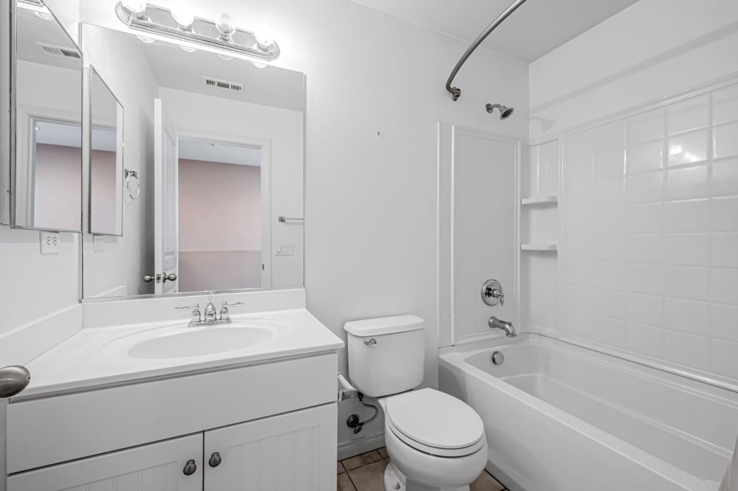 Detail Gallery Image 18 of 25 For 765 Harbor Cliff Way #126,  Oceanside,  CA 92054 - 2 Beds | 2/1 Baths