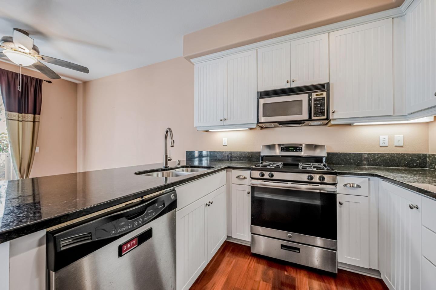 Detail Gallery Image 7 of 25 For 765 Harbor Cliff Way #126,  Oceanside,  CA 92054 - 2 Beds | 2/1 Baths