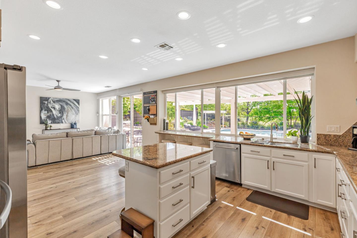 Detail Gallery Image 16 of 78 For 7012 Rosado Dr, El Dorado Hills,  CA 95762 - 5 Beds | 3 Baths