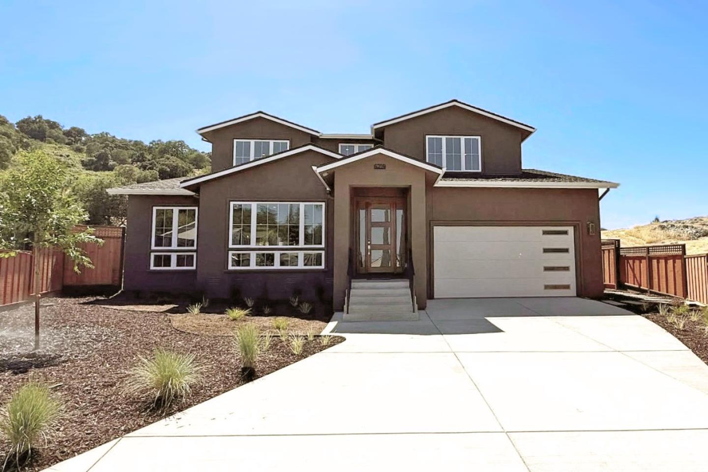Detail Gallery Image 1 of 40 For 6219 Glendora Ct, San Jose,  CA 95123 - 5 Beds | 3/1 Baths