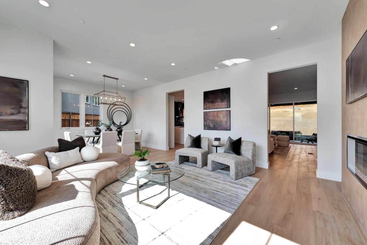 Detail Gallery Image 2 of 40 For 6219 Glendora Ct, San Jose,  CA 95123 - 5 Beds | 3/1 Baths