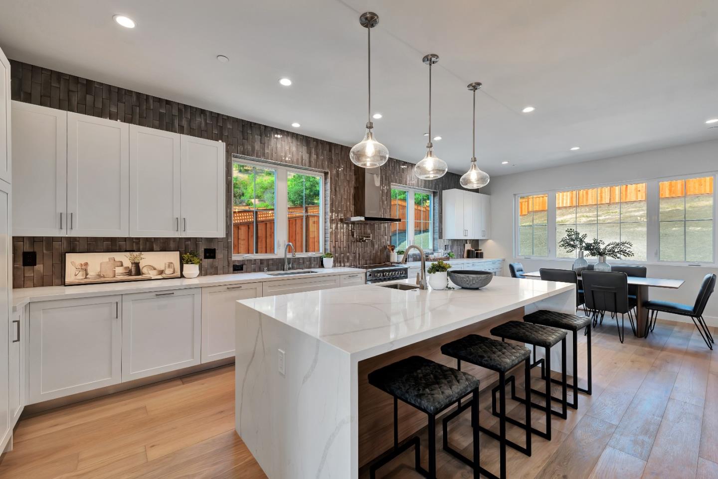 Detail Gallery Image 9 of 40 For 6219 Glendora Ct, San Jose,  CA 95123 - 5 Beds | 3/1 Baths