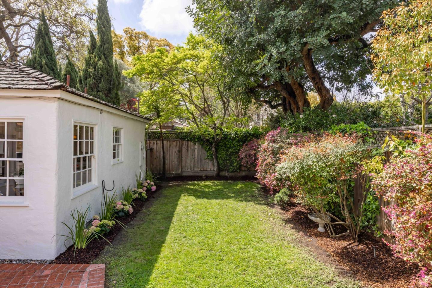 Detail Gallery Image 23 of 25 For 695 N California Ave, Palo Alto,  CA 94301 - 4 Beds | 2 Baths