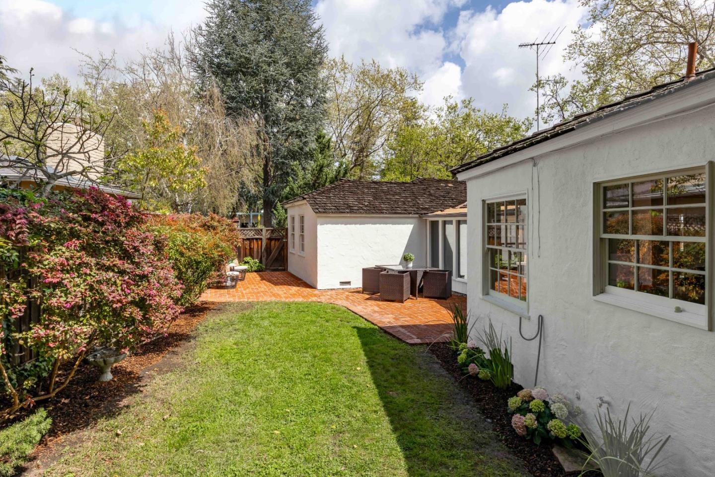 Detail Gallery Image 24 of 25 For 695 N California Ave, Palo Alto,  CA 94301 - 4 Beds | 2 Baths