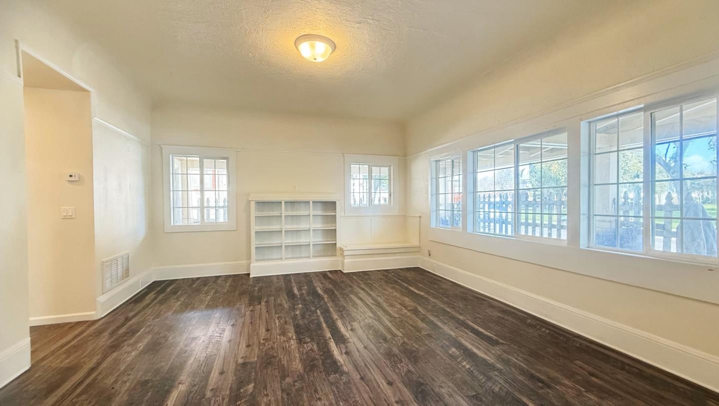Detail Gallery Image 2 of 11 For 130 E Worth St, Stockton,  CA 95206 - 4 Beds | 2 Baths