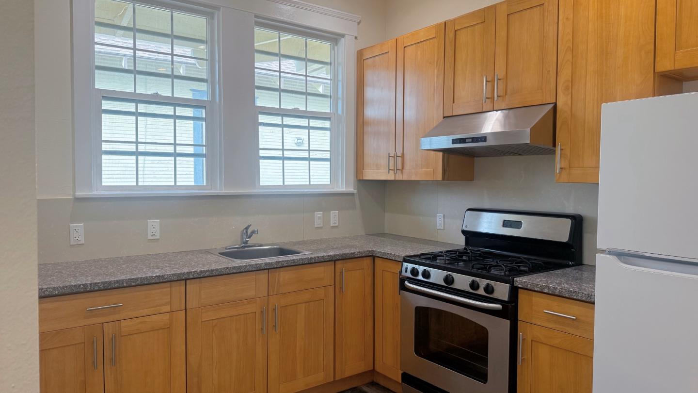 Detail Gallery Image 3 of 11 For 130 E Worth St, Stockton,  CA 95206 - 4 Beds | 2 Baths