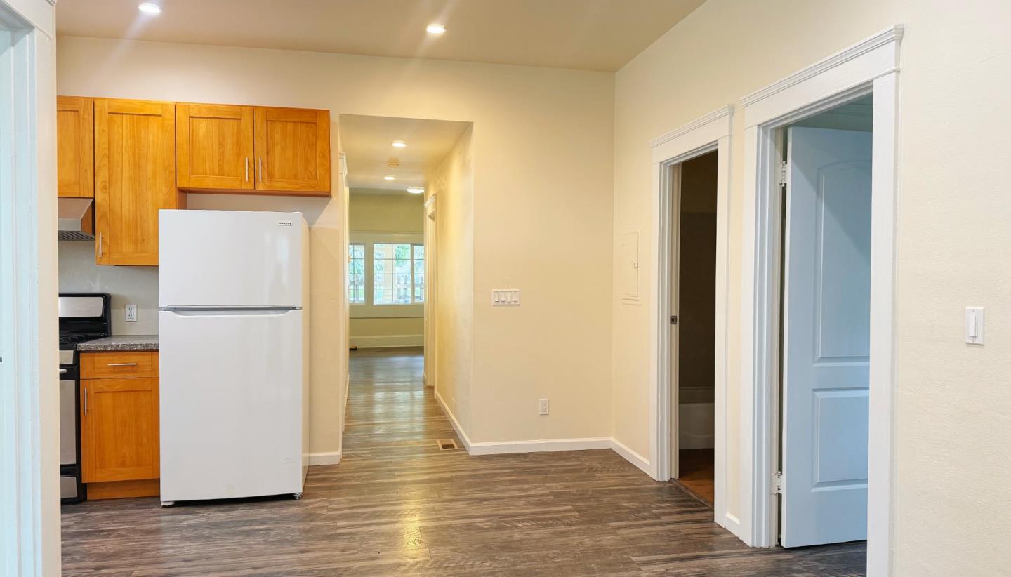 Detail Gallery Image 4 of 11 For 130 E Worth St, Stockton,  CA 95206 - 4 Beds | 2 Baths