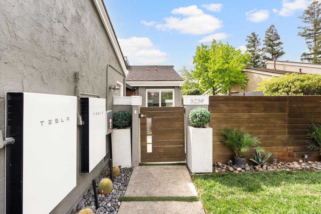 Detail Gallery Image 2 of 35 For 5239 Leesa Ann Ct, San Jose,  CA 95124 - 5 Beds | 3 Baths