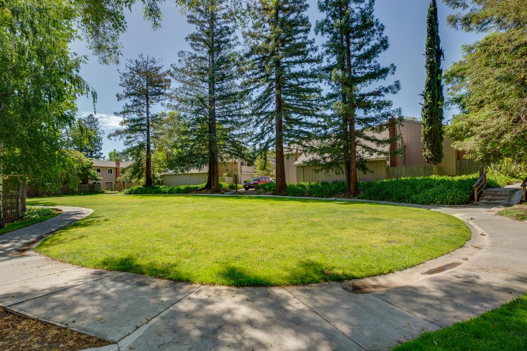 Detail Gallery Image 61 of 83 For 22856 Poplar Grove Sq, Cupertino,  CA 95014 - 4 Beds | 2/1 Baths
